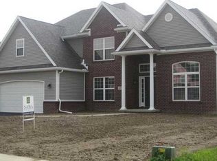 3290 Sterlingwood Ln, Perrysburg, OH 43551