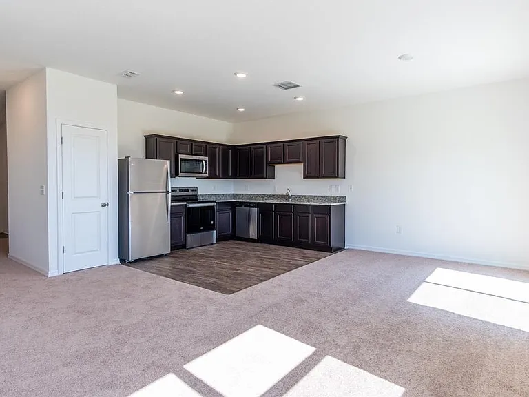 394 Madison Dr — Photo 4