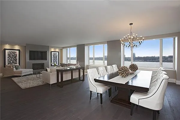 Sold by R New York | media 21