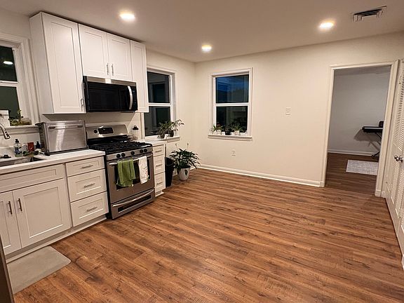 3rd image of 3025 Jefferson Ave #A