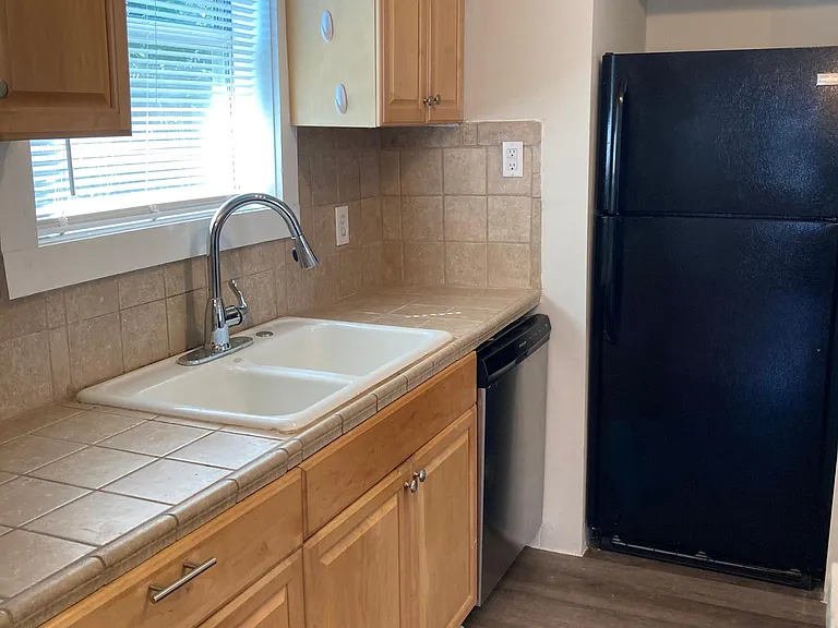 728 Moore St — Photo 8