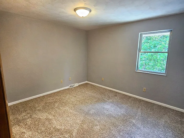 454 Hutton Ln #A — Photo 11