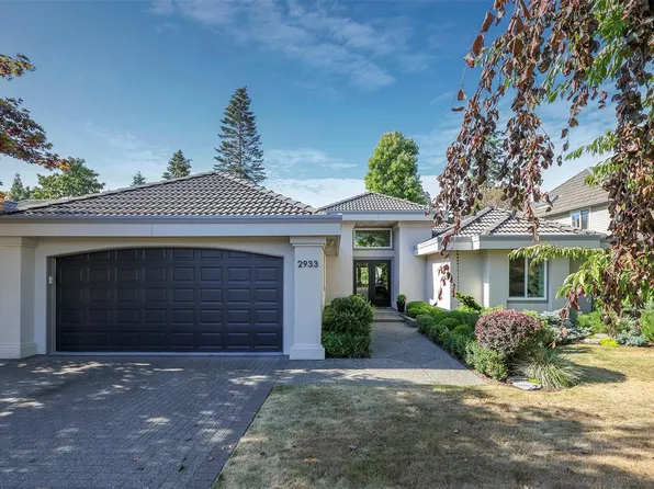 2933 Royal Vista Way, Courtenay, BC V9N 9X3
