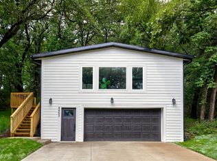 8453 Meadow Wood Dr, Dexter, IA 50070