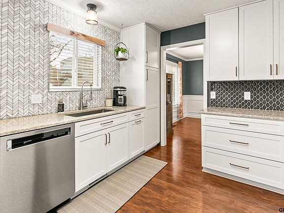 5th image of 2715 Duane Ave