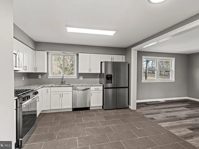 2344 Fernwood Ave — Photo 9