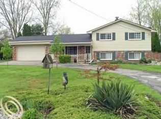 38767 Shoreline Dr, Harrison Township, MI 48045