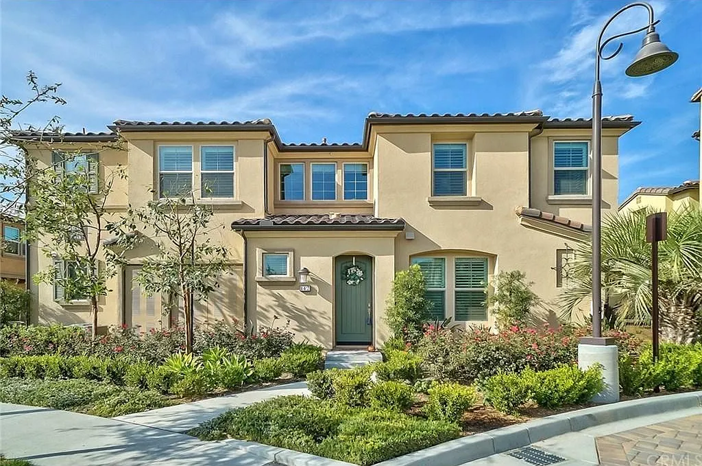 3 bed, 2.5 bath, 1670 sqft, $4,500 — Photo 1