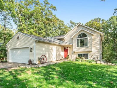 6877 Whispering Forest Dr NE, Cedar Springs, MI, 49319