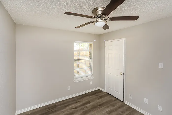 819 Crooked Creek Ln — Photo 15