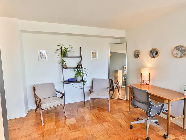 Sitting area and desk.