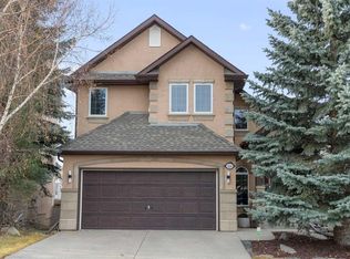 124 E Cresthaven Pl SW, Calgary, AB T3B5W4