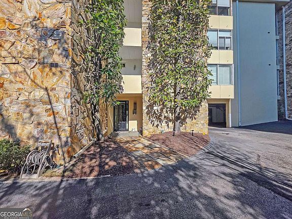 4th image of 2632 Peachtree Rd NW #304B