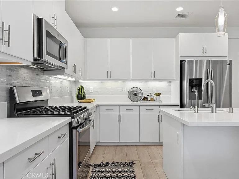 85 Savannah — Photo 12