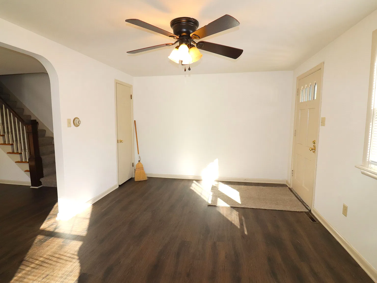3 bed, 1.5 bath, 1368 sqft, $1,450 — Photo 3