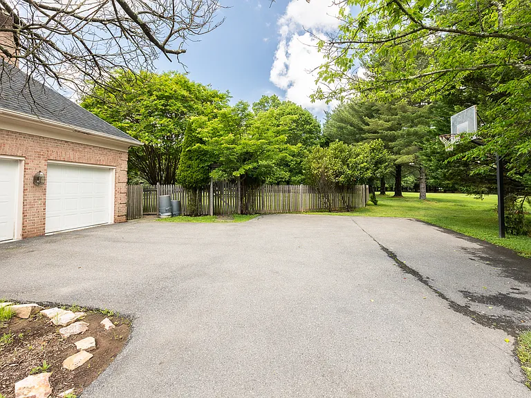 8809 Saunders Ln — Photo 67