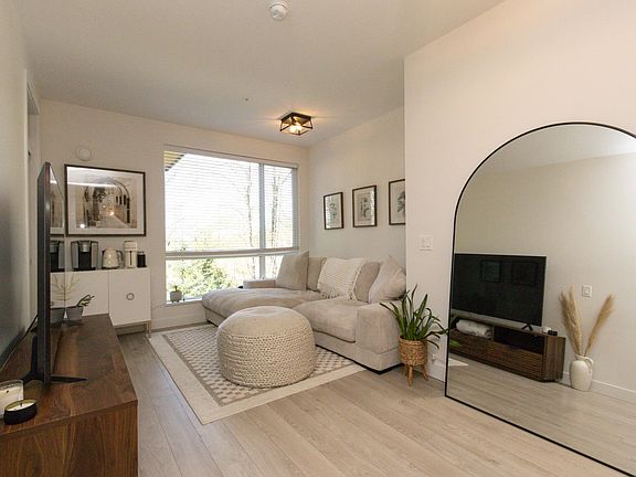 3rd image of 723 W 3rd St #429