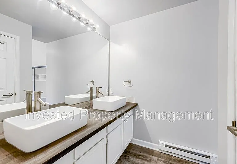 2501 S Victor St #E — Photo 10