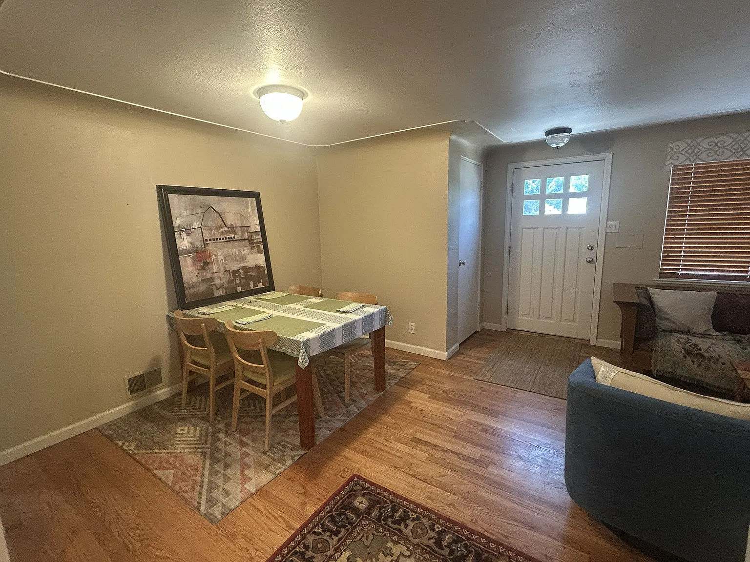 3 bed, 1900 sqft, $3,300 — Photo 4