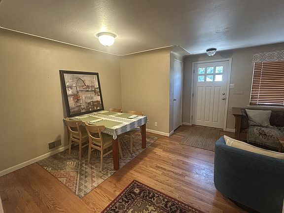 4th image of 400 S Quail St