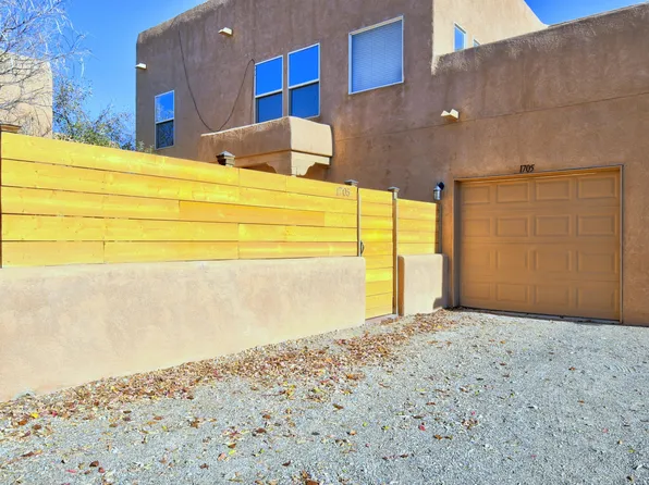 1705 Violetas Rd NW, Albuquerque, NM 87104