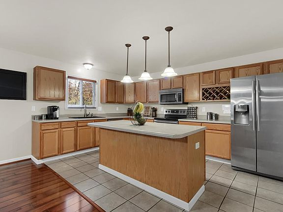 5th image of 123 Broadstone Dr