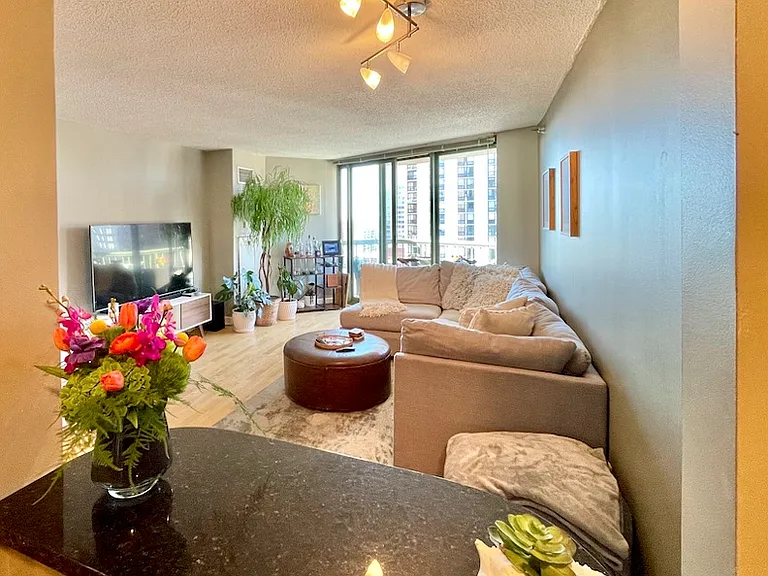 111 W Maple St #1605 — Photo 5