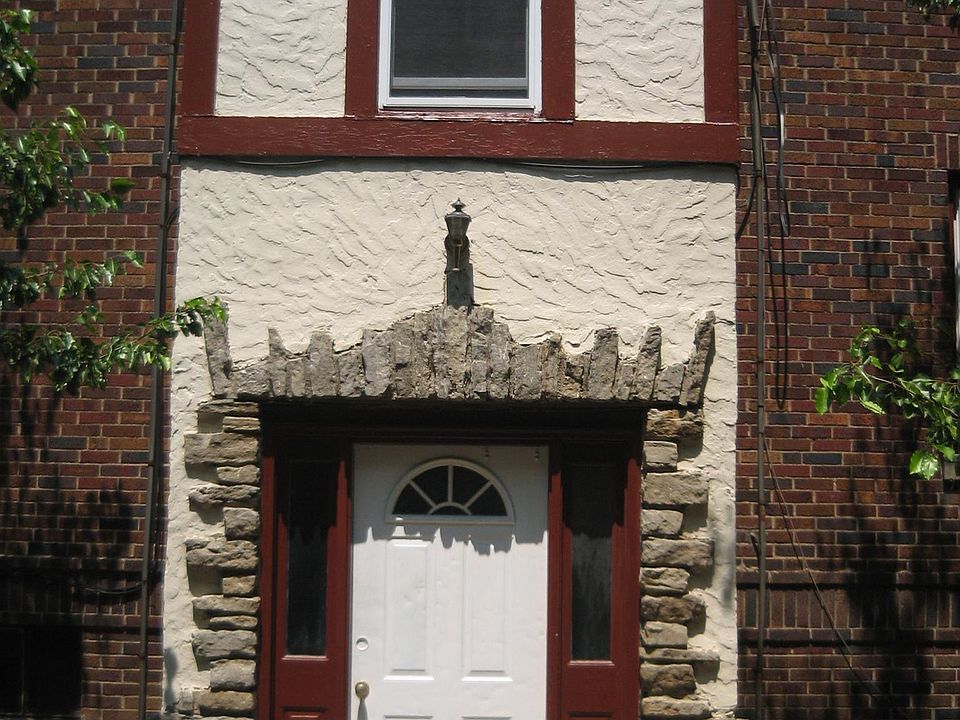 2nd image of 5136 Montgomery Rd APT 9