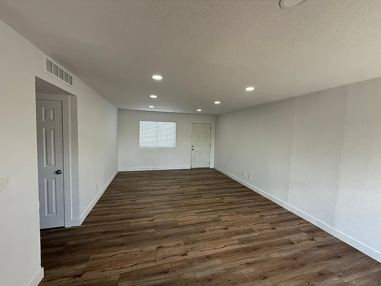 801-805 Monarch Cir — Photo 23