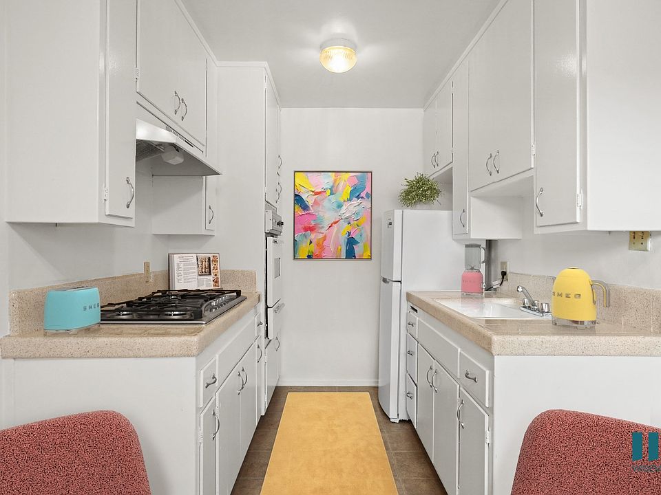 Kitchen with a Refrigerator, Range Stovetop, and Oven