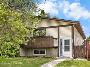 35 SE Bermuda Dr NW, Calgary, AB T3K 1H5