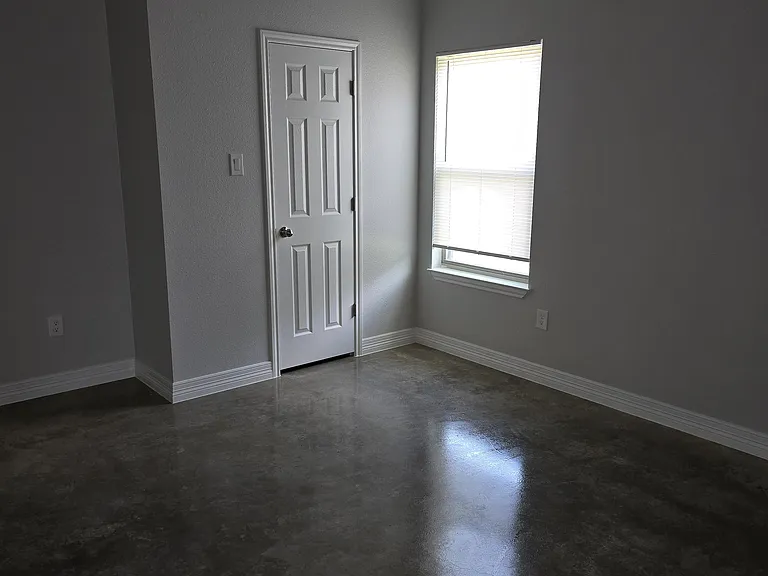 1708 E Leon St — Photo 10
