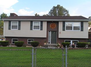 1045 Summerlee Ave, Oak Hill, WV 25901