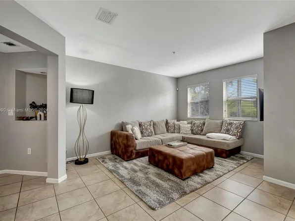 8900 NW 97th Ave APT 208, Doral, FL 33178