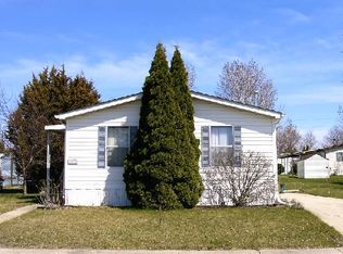 1038 Pembrooke Ln, Dekalb, IL 60115