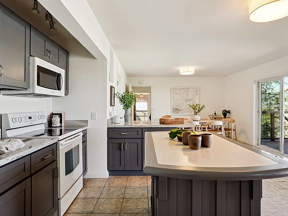 Downstairs ADU with full kitchen