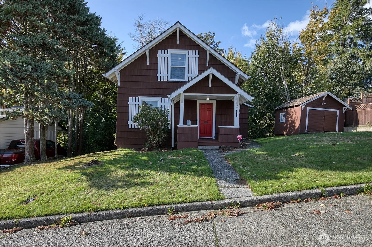 917 N Division Street photo 1