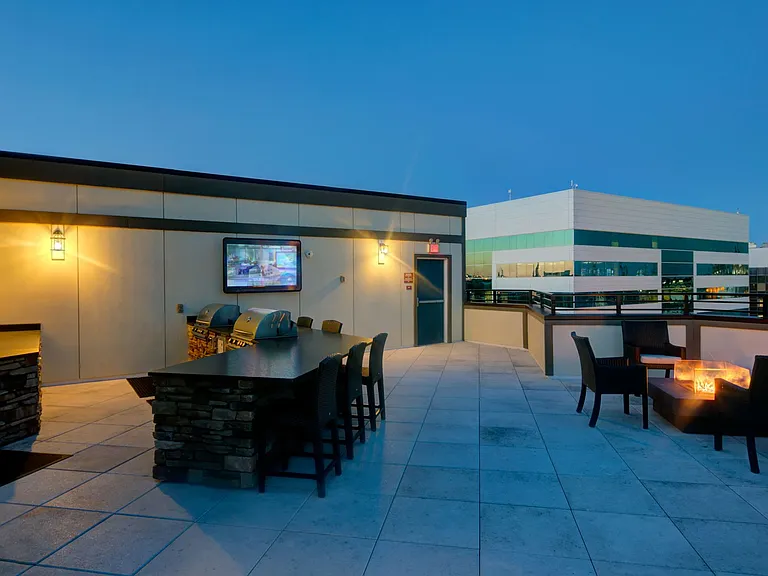 Harbor Vista at Crawford Street — Photo 16