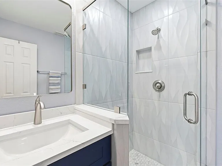 201 Pompano Dr SE #C — Photo 32