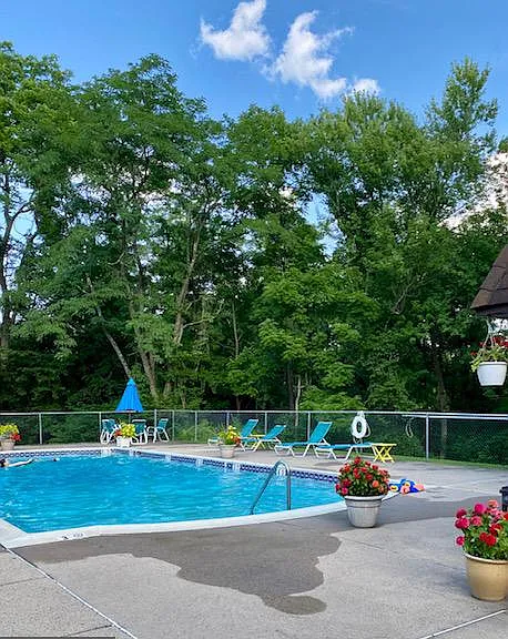 35 Hermitage Dr — Photo 2