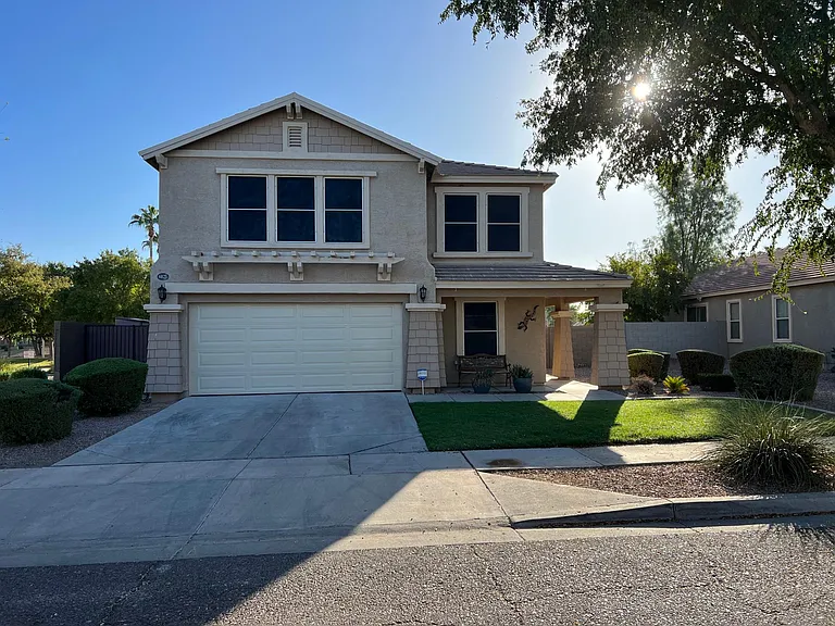 6821 S 40th Dr — Photo 1