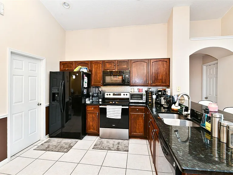 436 Lake Shore Pkwy — Photo 3