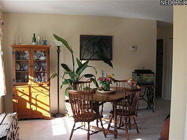 4th image of 664 Hickory Hill Ct