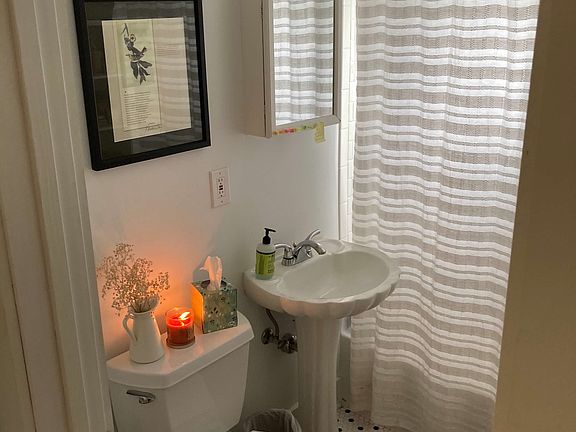5th image of 841 Fortwood St #6