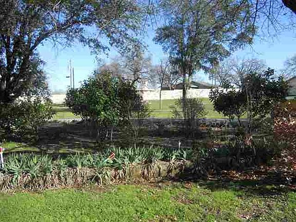 5th image of 210 Cottonwood Dr