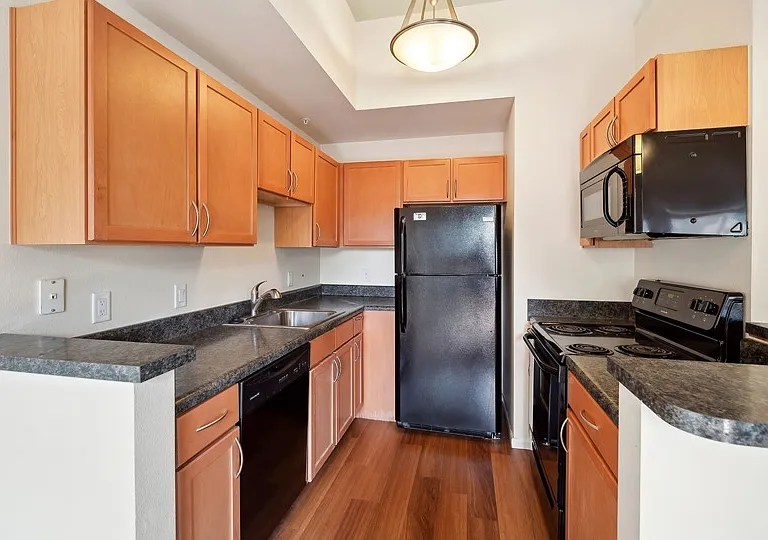 914 W Lake St — Photo 20