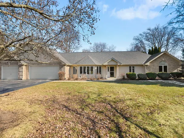 2S671 Arrowhead Dr, Wheaton, IL 60189