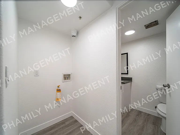 5227 Huntington Dr N #2 — Photo 16