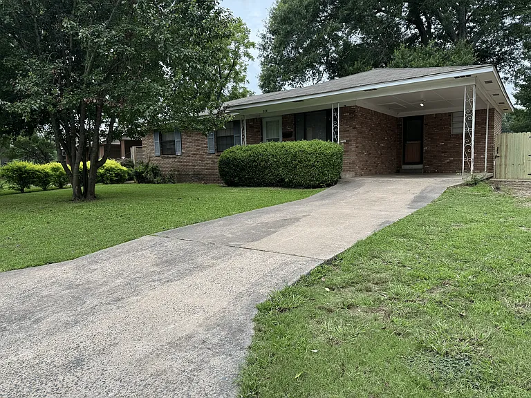 316 Brookpark Dr — Photo 1