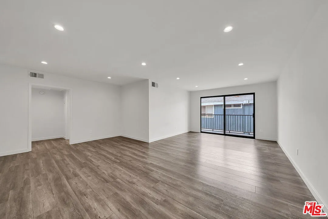 1 bed, 1.0 bath, 800 sqft, $1,995 — Photo 2